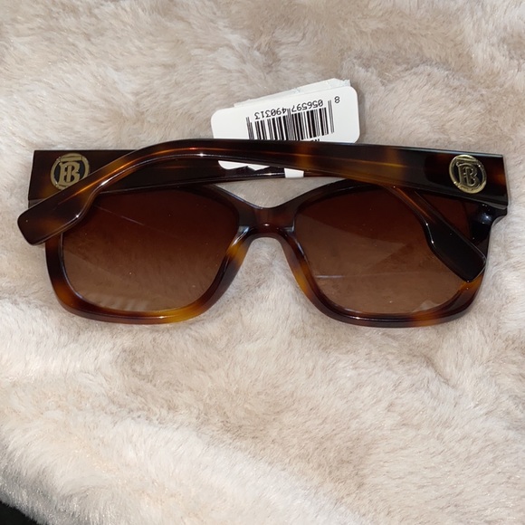 Brand new Burberry shades with tags still attached , no box , no dust rag - Picture 2 of 6